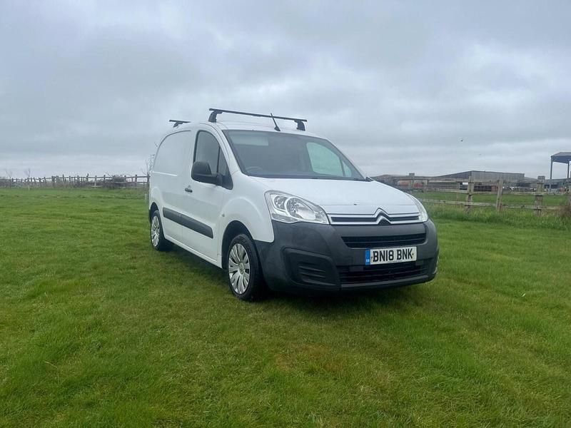Used Citroën Berlingo 75 HP (55 kW) 2018 White MPV