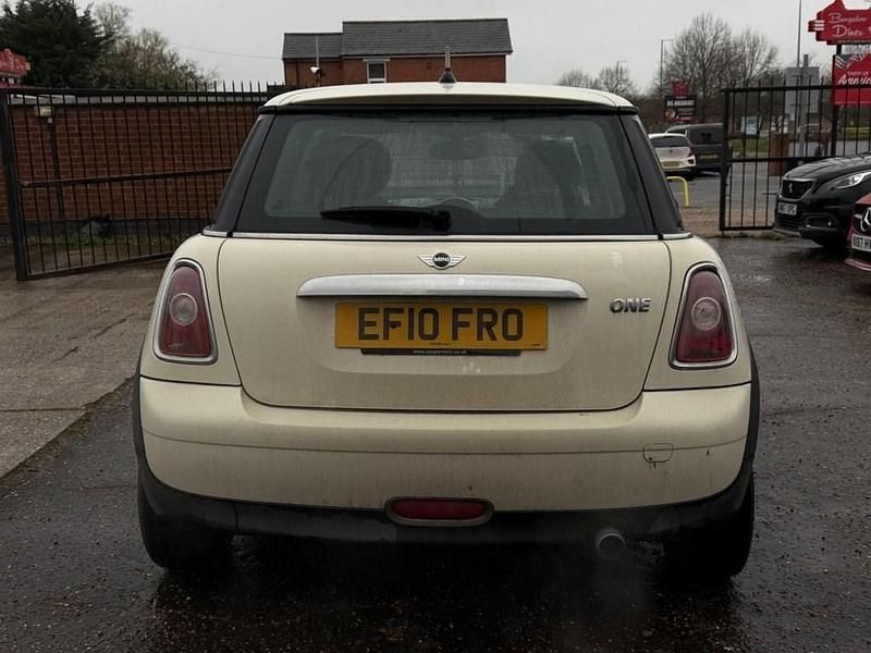 Used Mini ONE Hatch 98 HP (72 kW) 2010 White Hatchback