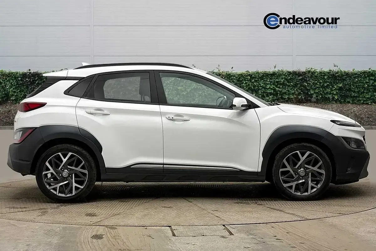 Used Hyundai Kona Premium 141 HP (103 kW) 2022 White SUV