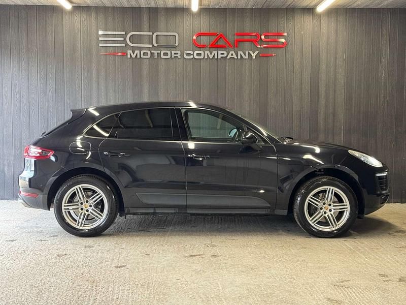 Used Porsche Macan 252 HP (185 kW) 2016 Black SUV
