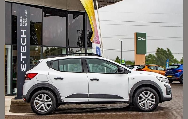 Used Dacia Sandero Essentiel 91 HP (66 kW) 2021 White Hatchback