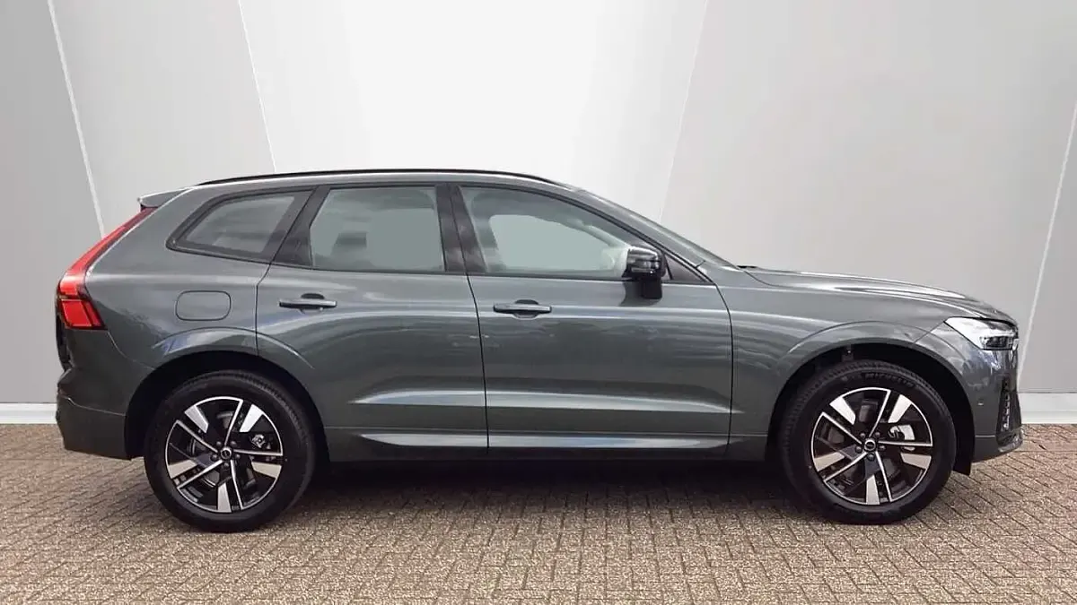 Used Volvo XC60 Plus 250 HP (183 kW) 2026 Green SUV
