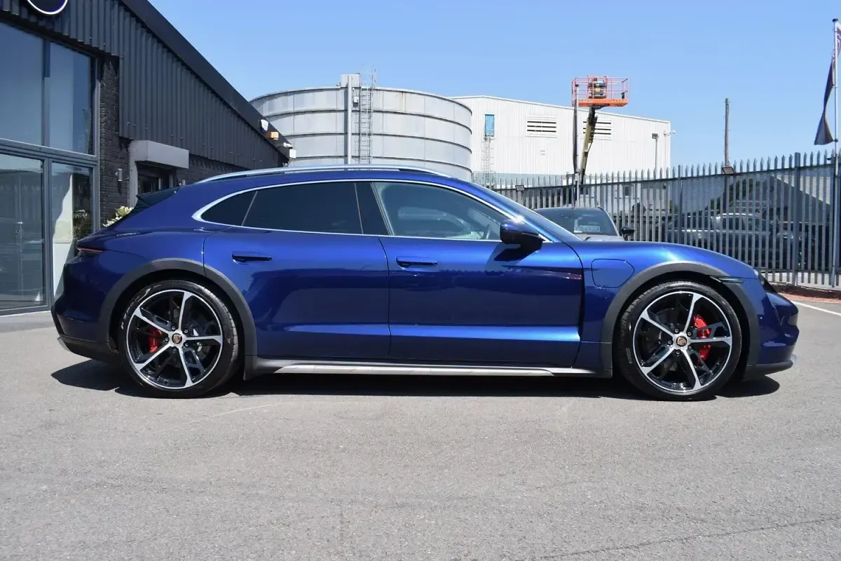 Used Porsche Taycan Cross Turismo 419 kW (571 HP) 2021 Blue Estate
