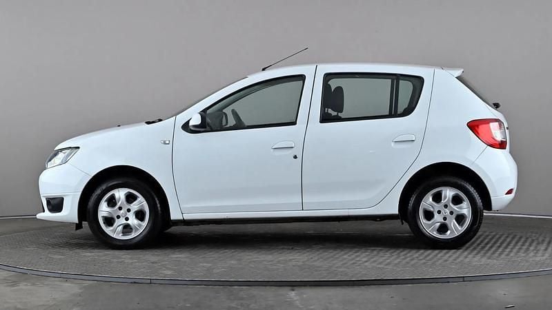 Used Dacia Sandero Lauréate 90 HP (66 kW) 2016 White Hatchback