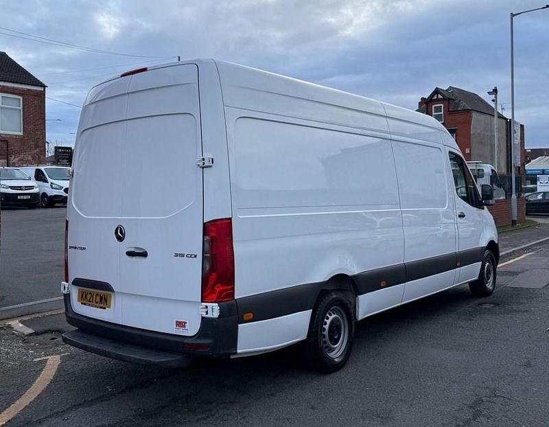 Used Mercedes Sprinter Progressive 150 HP (110 kW) 2021 White Van