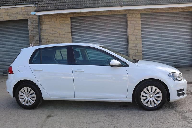 Used VW Golf VII S 105 HP (77 kW) 2013 White Hatchback