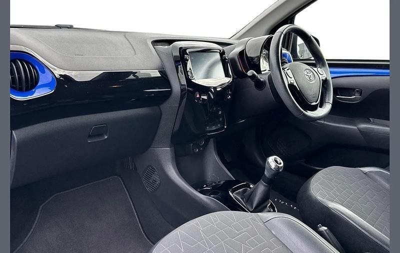 Used Toyota Aygo X-clusiv 71 HP (52 kW) 2021 Blue Hatchback