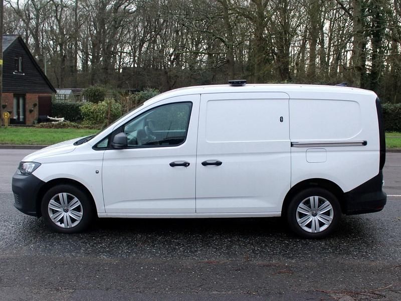 Used VW Caddy Maxi S 102 HP (75 kW) 2022 White MPV