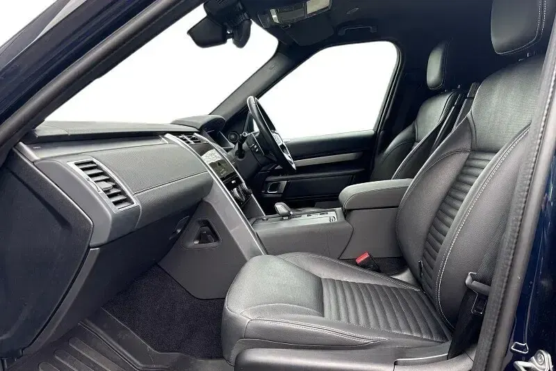 Used Land Rover Discovery SE Dynamic 2023 Blue SUV