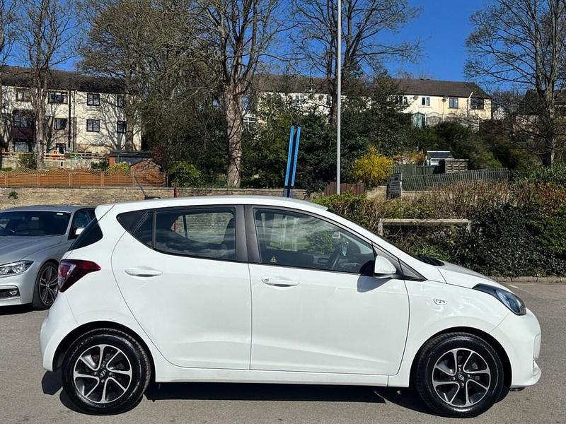 Begagnad Hyundai i10 SE 87 HK (63 kW) 2017 Vit Halvkombi
