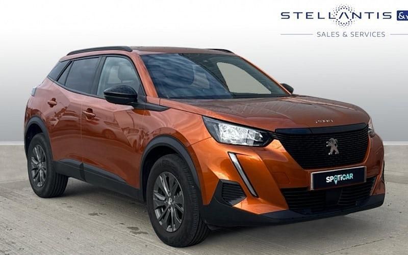 Begagnad Peugeot 2008 Active+ 101 HK (74 kW) 2023 Orange SUV