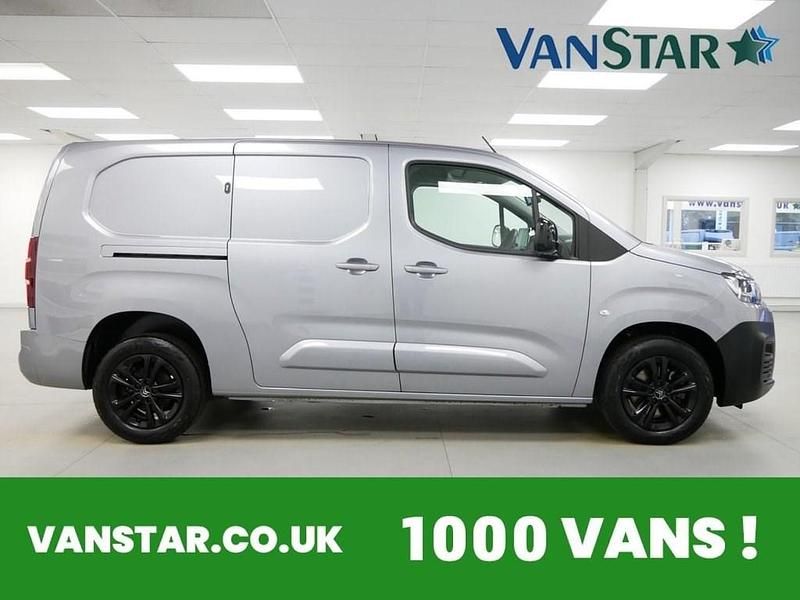 Used Citroën Berlingo 130 HP (95 kW) 2022 Grey MPV