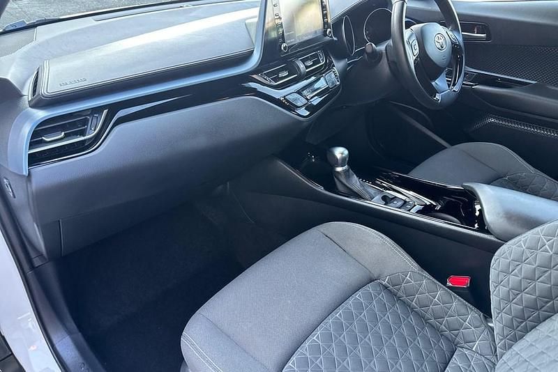 Used Toyota C-HR Design 122 HP (89 kW) 2020 White SUV