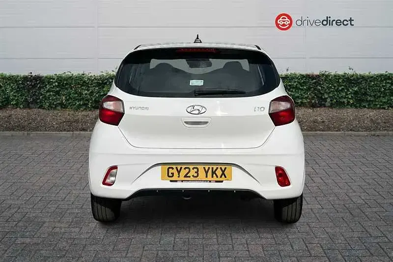 Used Hyundai i10 SE 67 HP (49 kW) 2023 White Hatchback