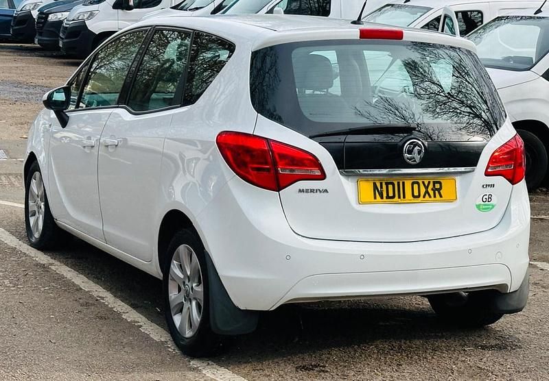Used Vauxhall Meriva 130 HP (95 kW) 2011 White MPV