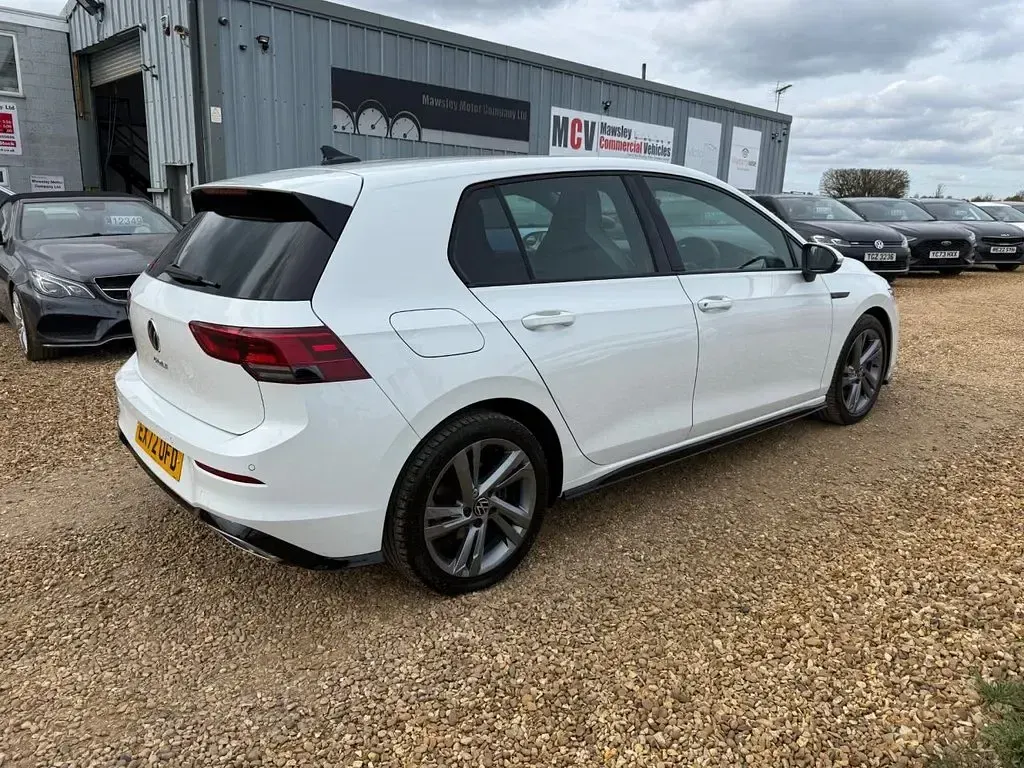 Used VW Golf VIII R-line 150 HP (110 kW) 2022 White Hatchback
