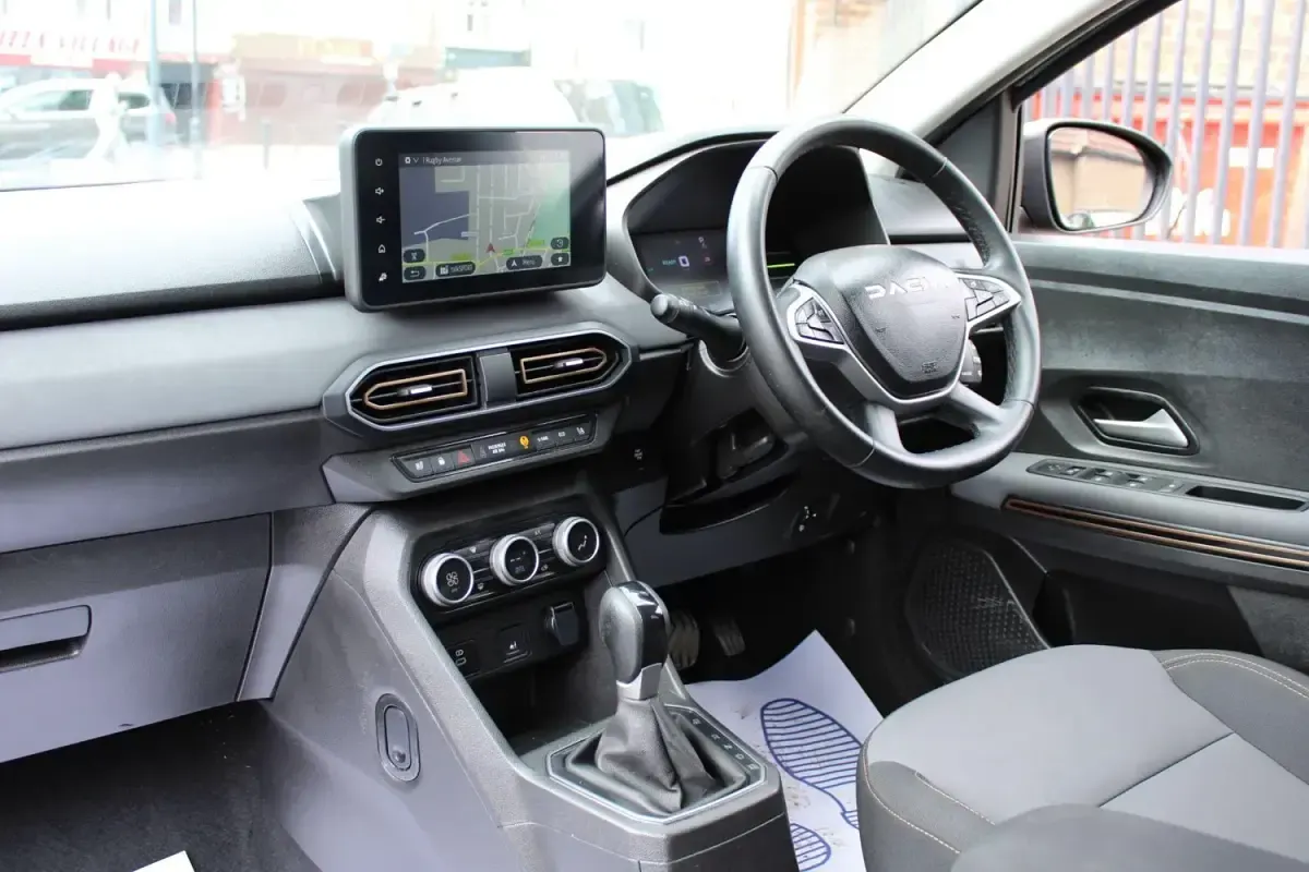 Usado Dacia Jogger Extreme 141 CV (103 kW) 2025 Verde Monovolumen