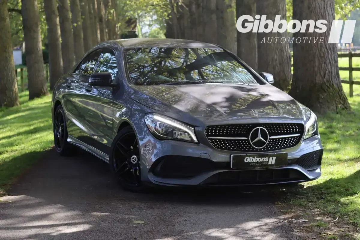 Usado Mercedes CLA200 AMG line 136 HP (100 kW) 2018 Cinzento Sedan