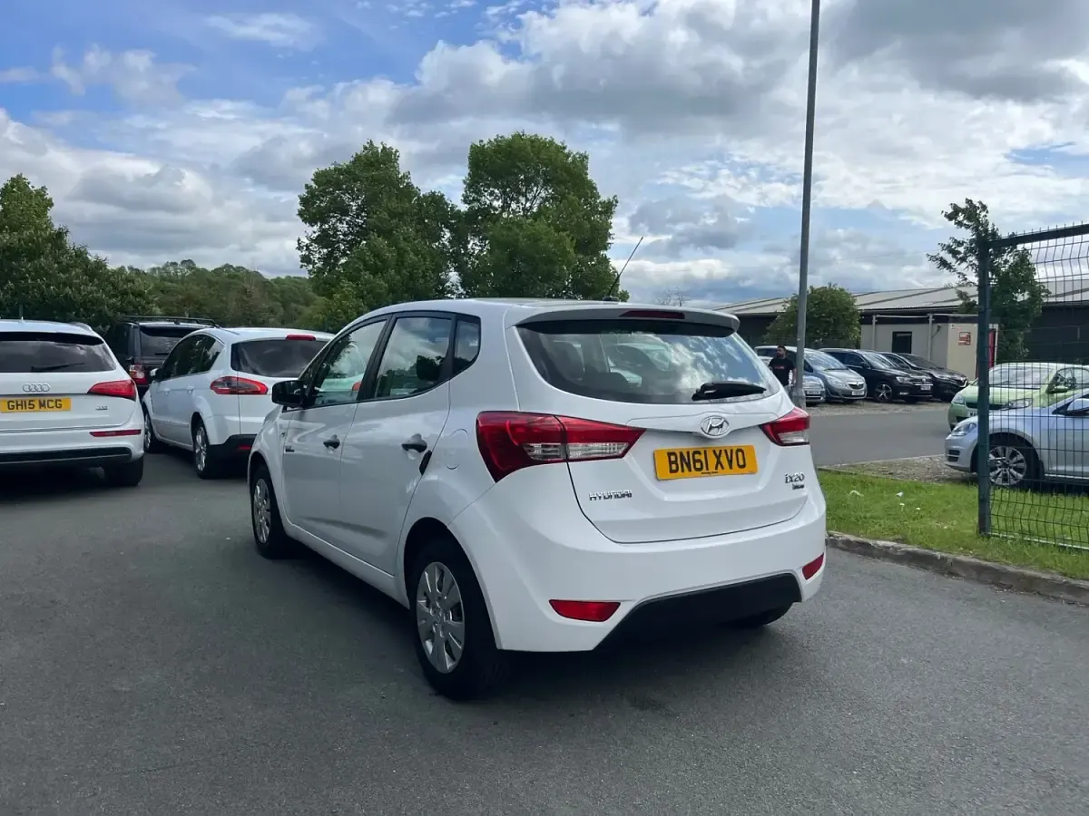 Used Hyundai ix20 Classic 2011 White Hatchback
