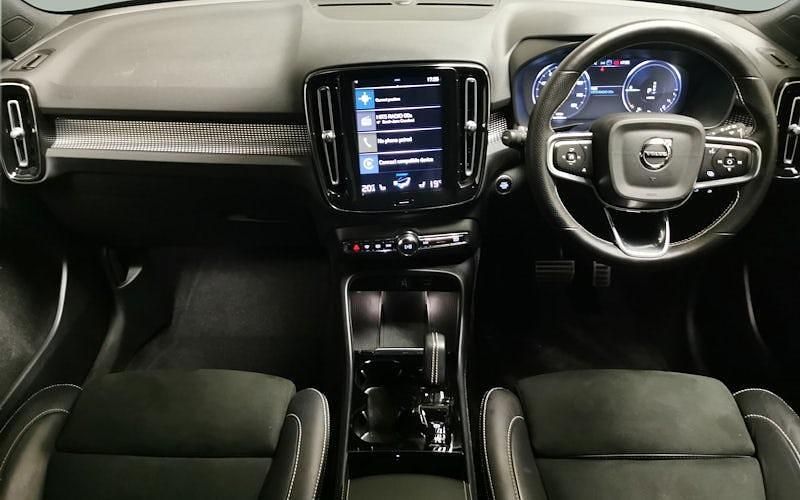 Black Used 2021 Volvo XC40 R-Design Pro SUV | £21,822 (Good price) - Image 1/3