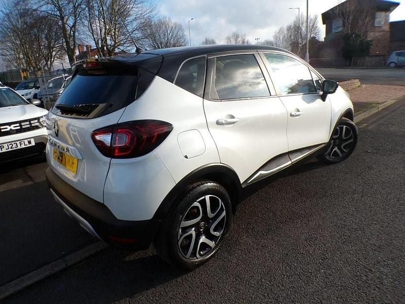 Used Renault Captur Iconic 90 HP (66 kW) 2019 White SUV
