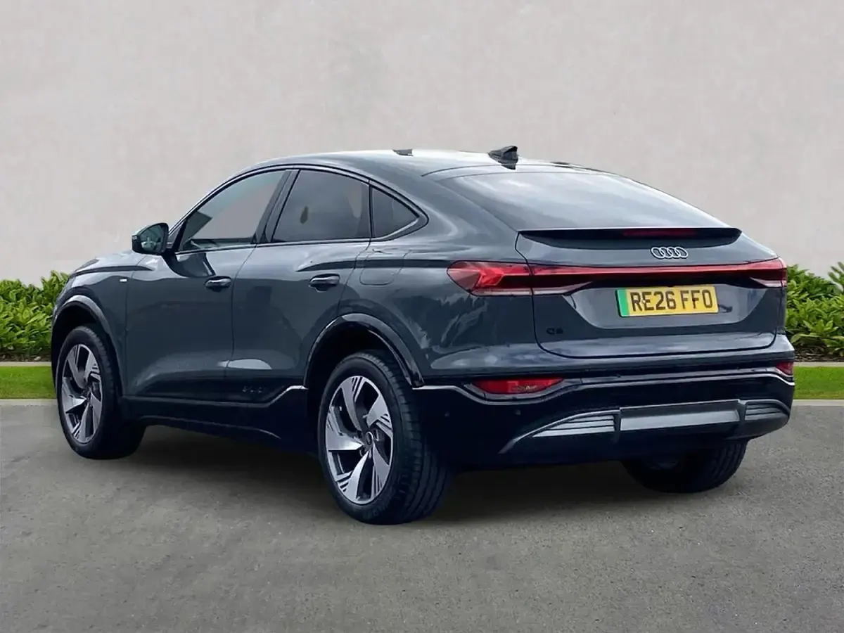 Begagnad Audi e-tron Sport 185 kW (252 HK) 2026 Grå SUV