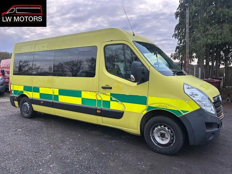 Used Vauxhall Movano 123 HP (90 kW) 2016 Yellow MPV