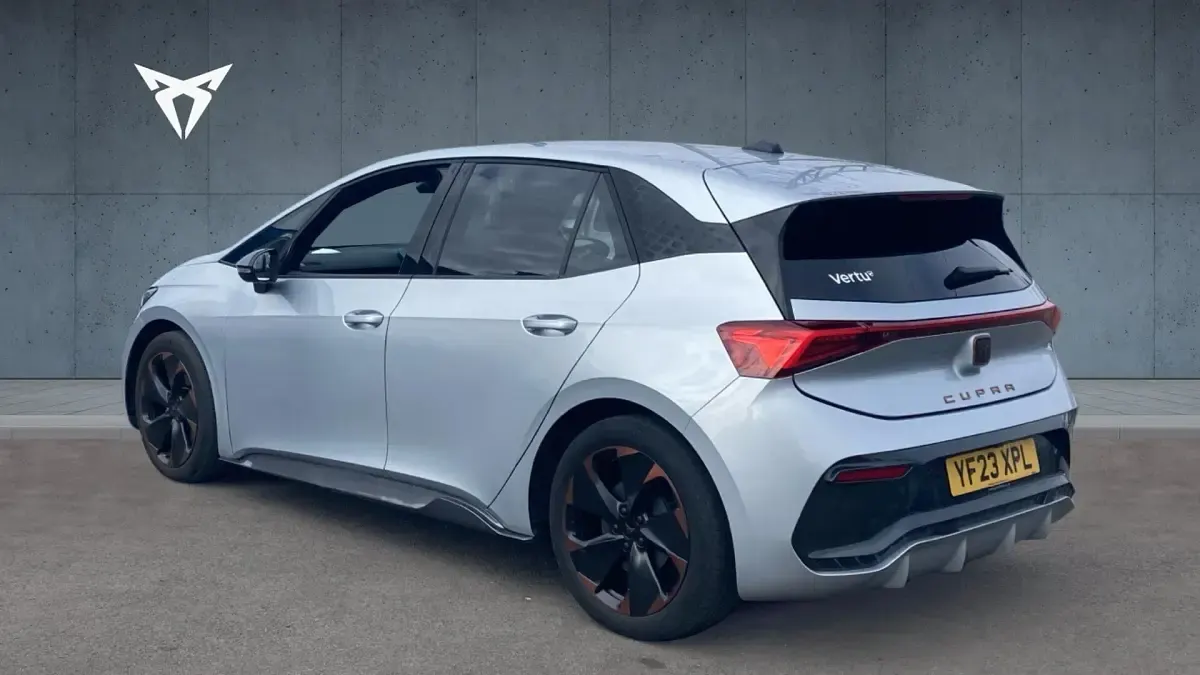 Usado Cupra Born e-Boost 169 kW (230 HP) 2023 Prateado Citadino