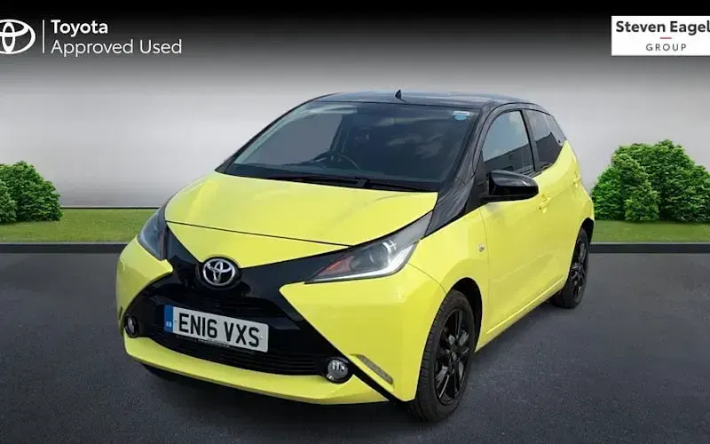 Used Toyota Aygo X-cite 69 HP (50 kW) 2016 Yellow Hatchback
