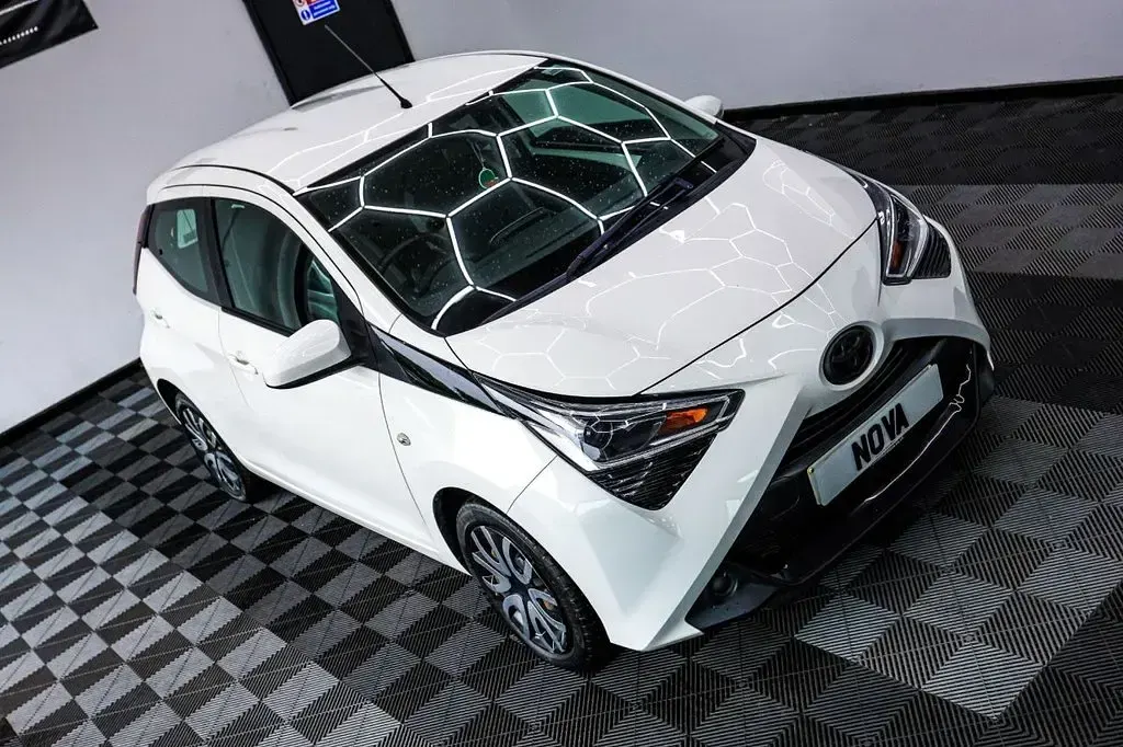 Used Toyota Aygo X-play 71 HP (52 kW) 2019 White Hatchback
