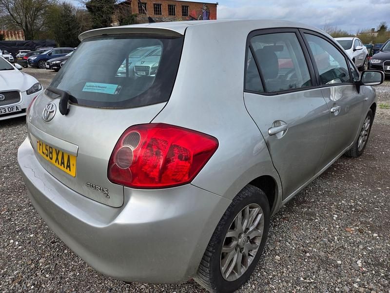 Used Toyota Auris T3 124 HP (91 kW) 2008 Silver Hatchback