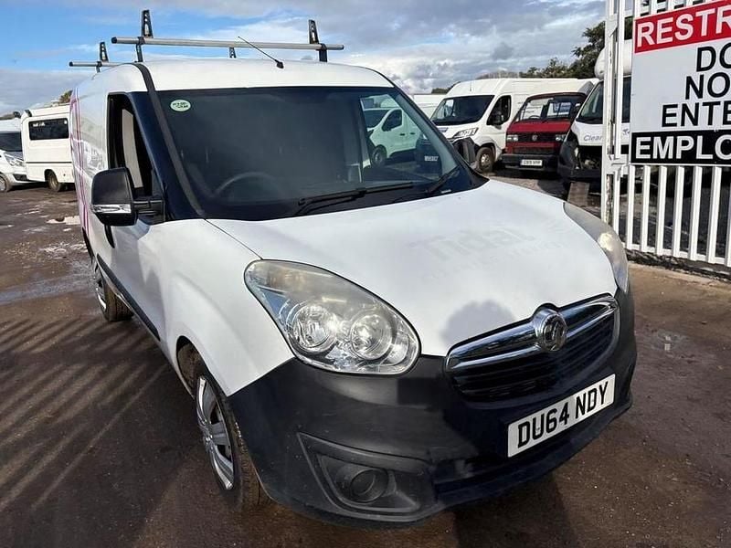 White Used 2014 Vauxhall Combo MPV | £2,795 (Fair price) - Image 1/4