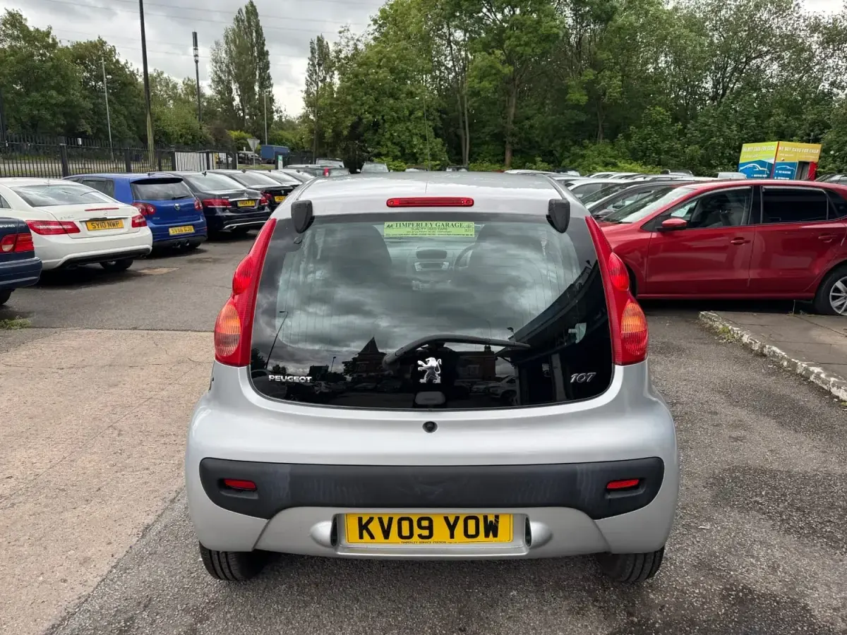 Używany Peugeot 107 68 KM (50 kW) 2009 Srebrny Hatchback