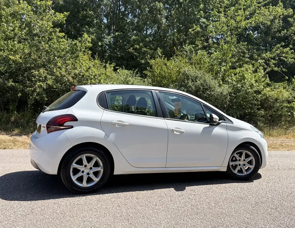 Used Peugeot 208 Active 2016 White Hatchback