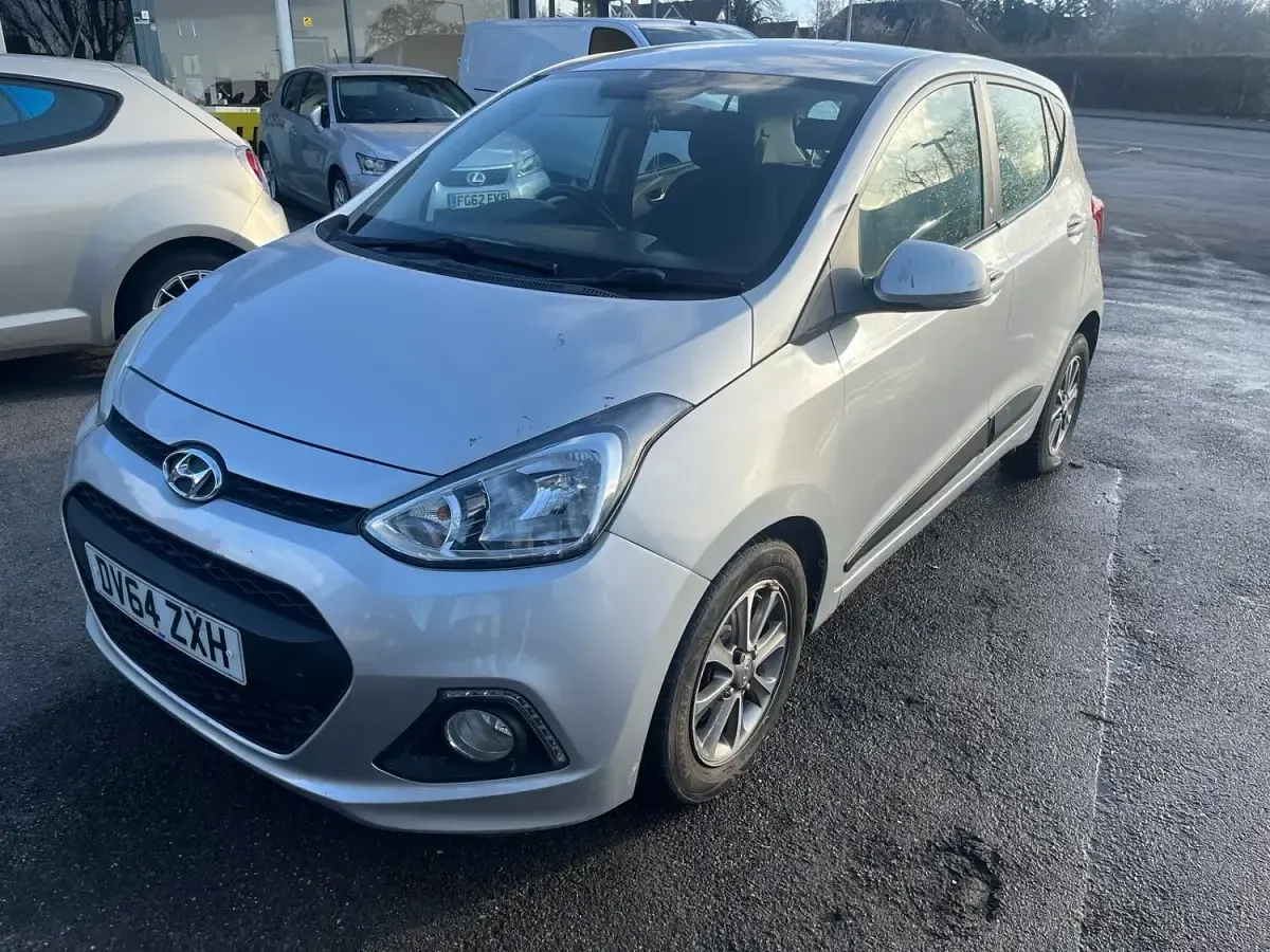 Used Hyundai i10 Premium 67 HP (49 kW) 2015 Silver Hatchback