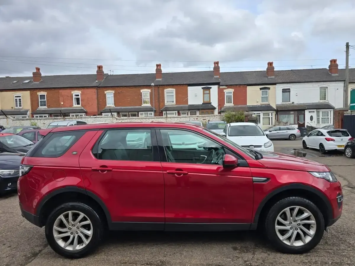 Used Land Rover Discovery Sport SE 180 HP (132 kW) 2017 Red SUV