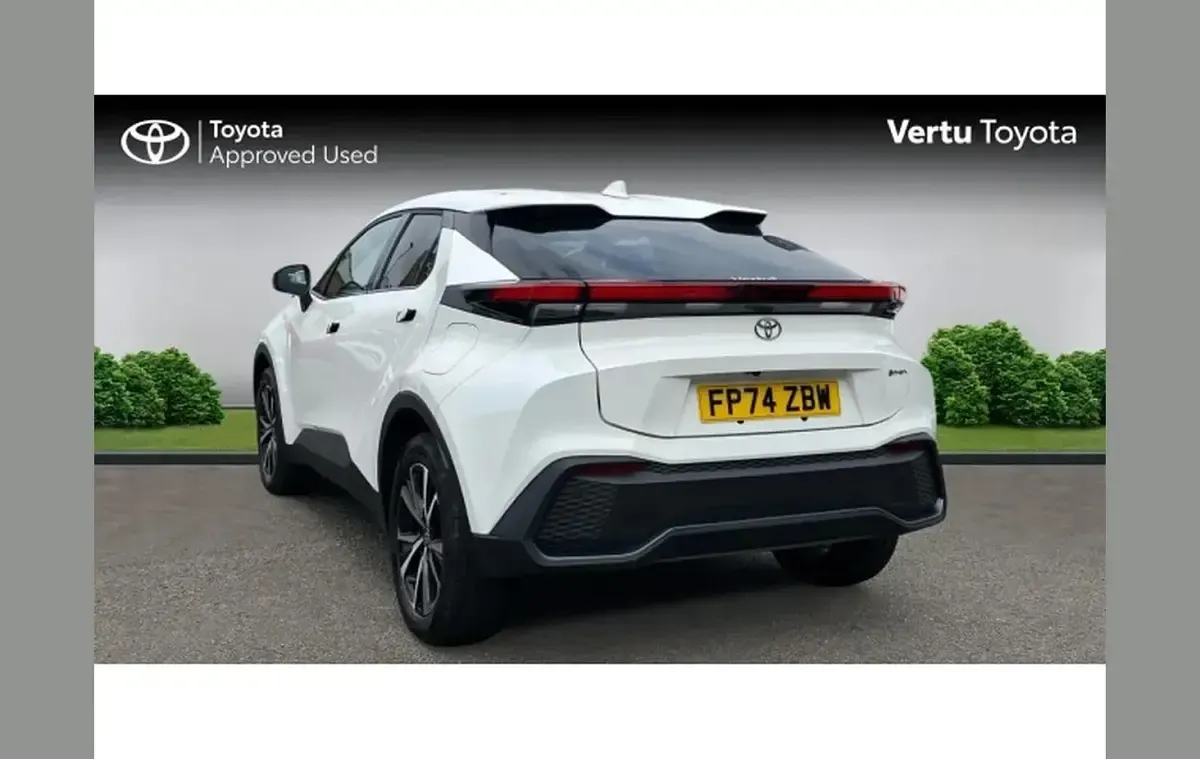 Used Toyota C-HR Design 220 HP (161 kW) 2024 White SUV