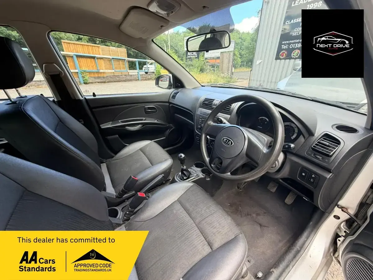 Used Kia Picanto 60 HP (44 kW) 2011 Silver Hatchback