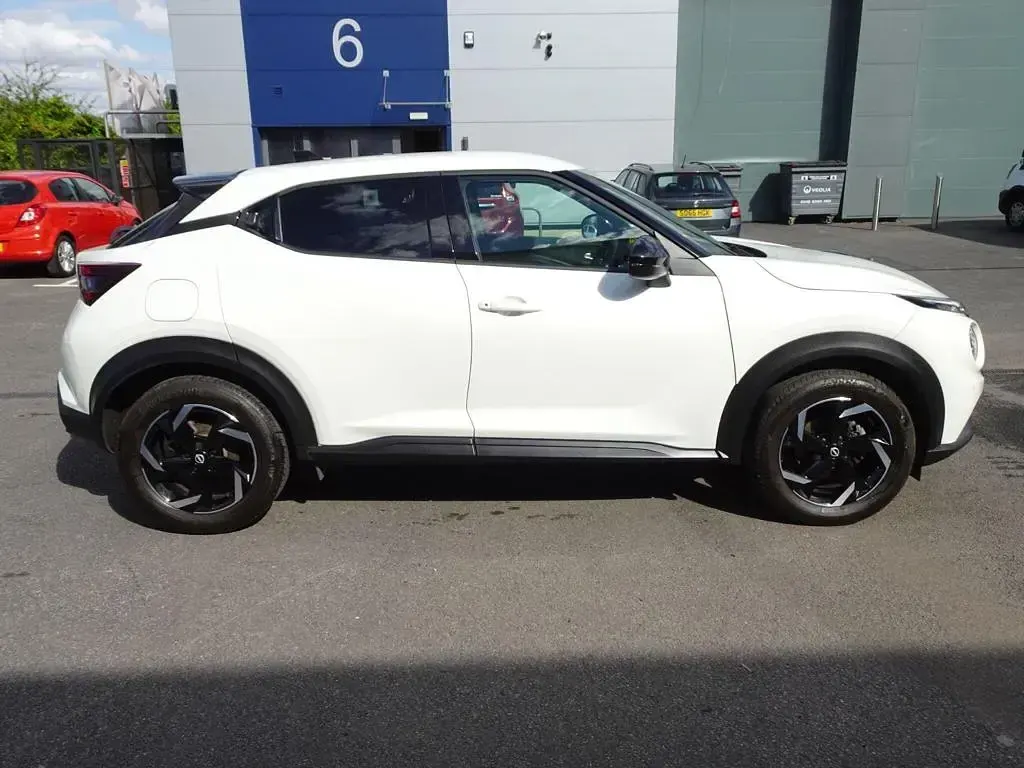 Used Nissan Juke N-Connecta 2023 White SUV