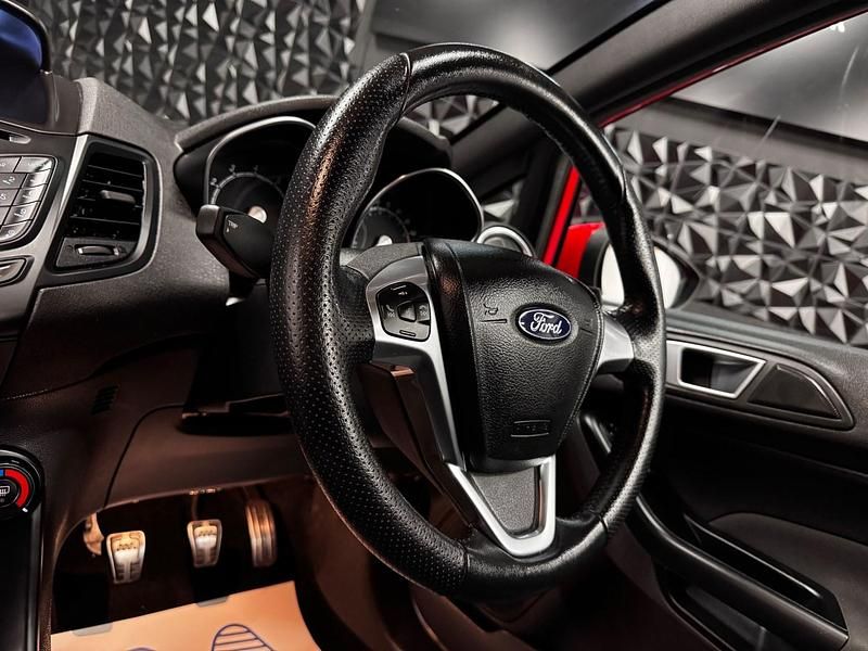 Used Ford Fiesta ST-Line 125 HP (91 kW) 2016 Red Hatchback