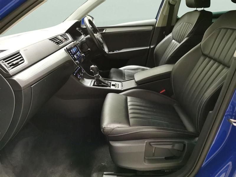Used Skoda Superb SE Technology 218 HP (160 kW) 2021 Blue Estate