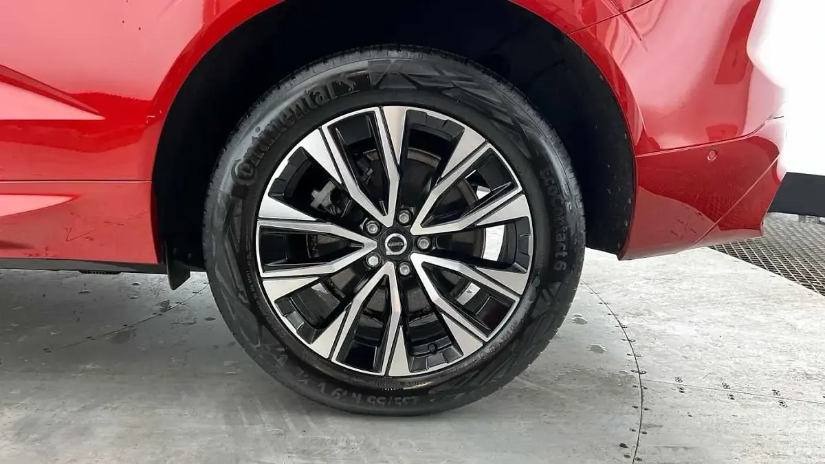 Used Volvo XC60 Plus 194 HP (142 kW) 2023 Red SUV