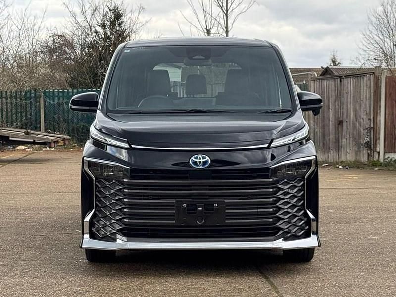 New Toyota Voxy 2025 Black/black MPV