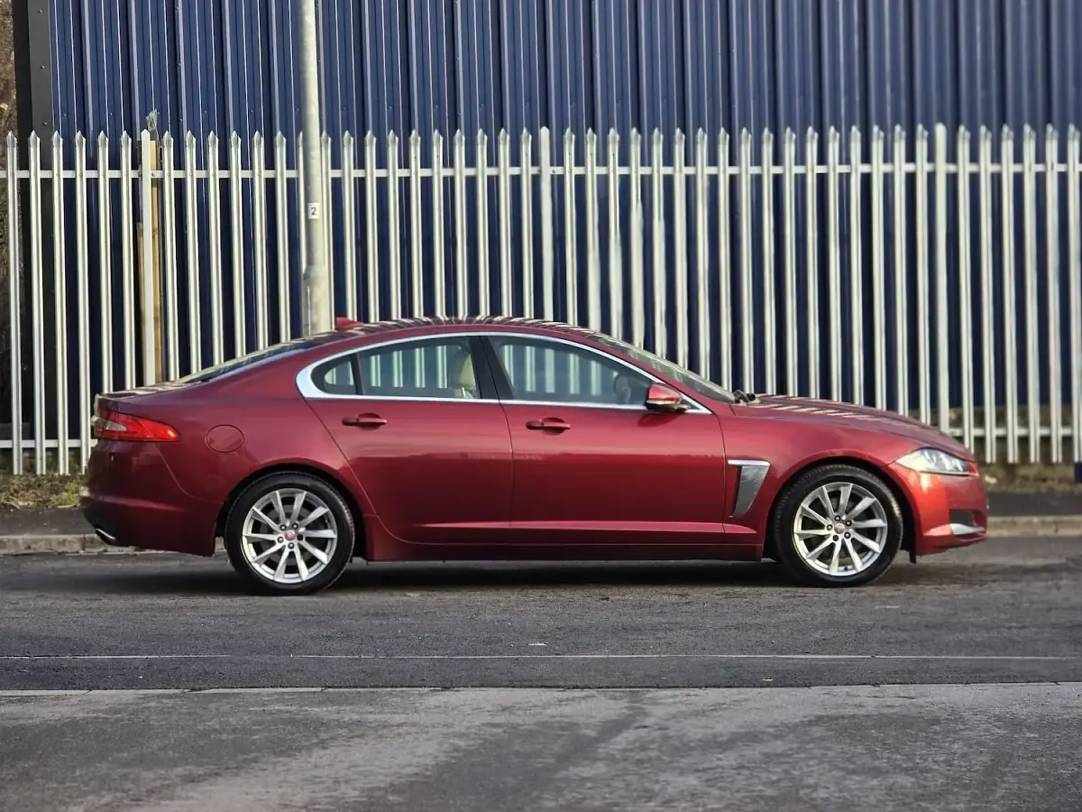 Begagnad Jaguar XF Premium Luxury 200 HK (147 kW) 2014 Blå Sedan