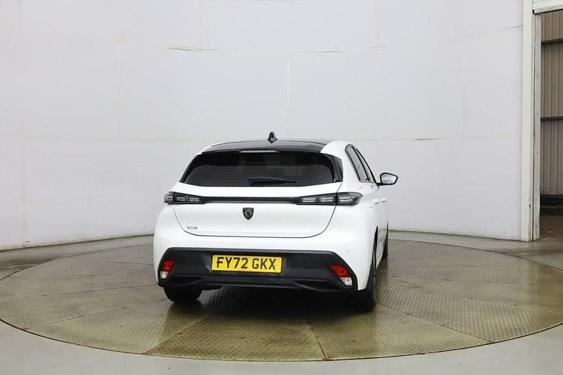 Used Peugeot 308 Active Premium 130 HP (95 kW) 2022 White Hatchback