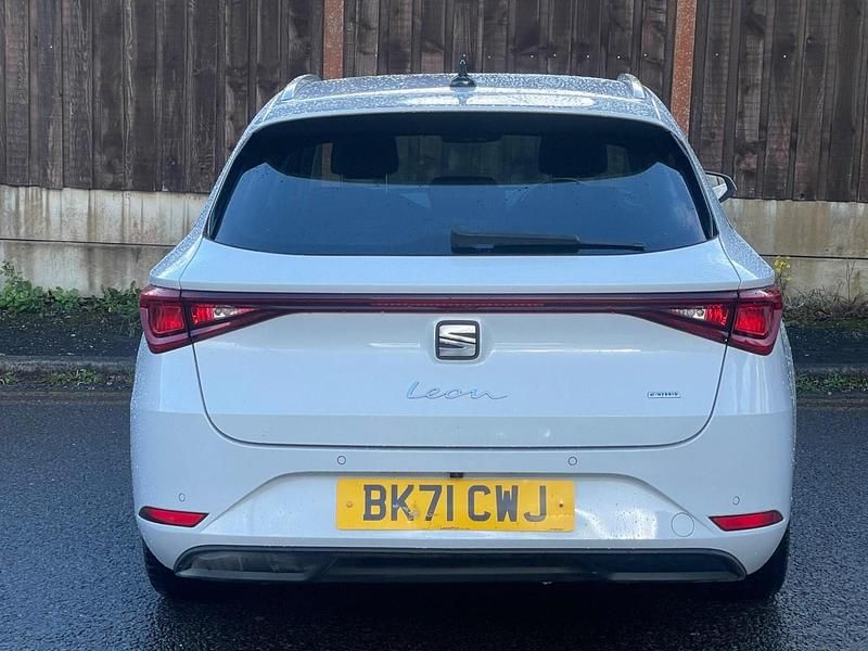 Used Seat Leon XCELLENCE 204 HP (150 kW) 2021 White Estate