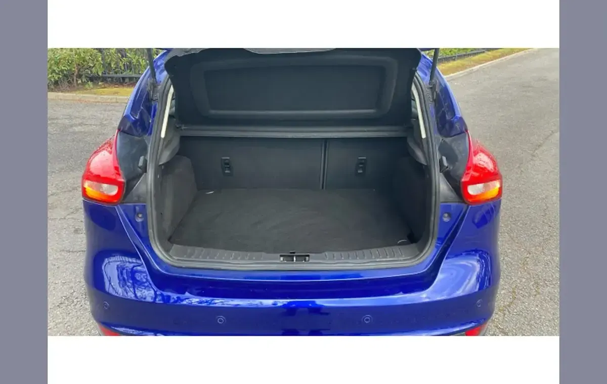 Usado Ford Focus Titanium 100 HP (73 kW) 2016 Azul Citadino