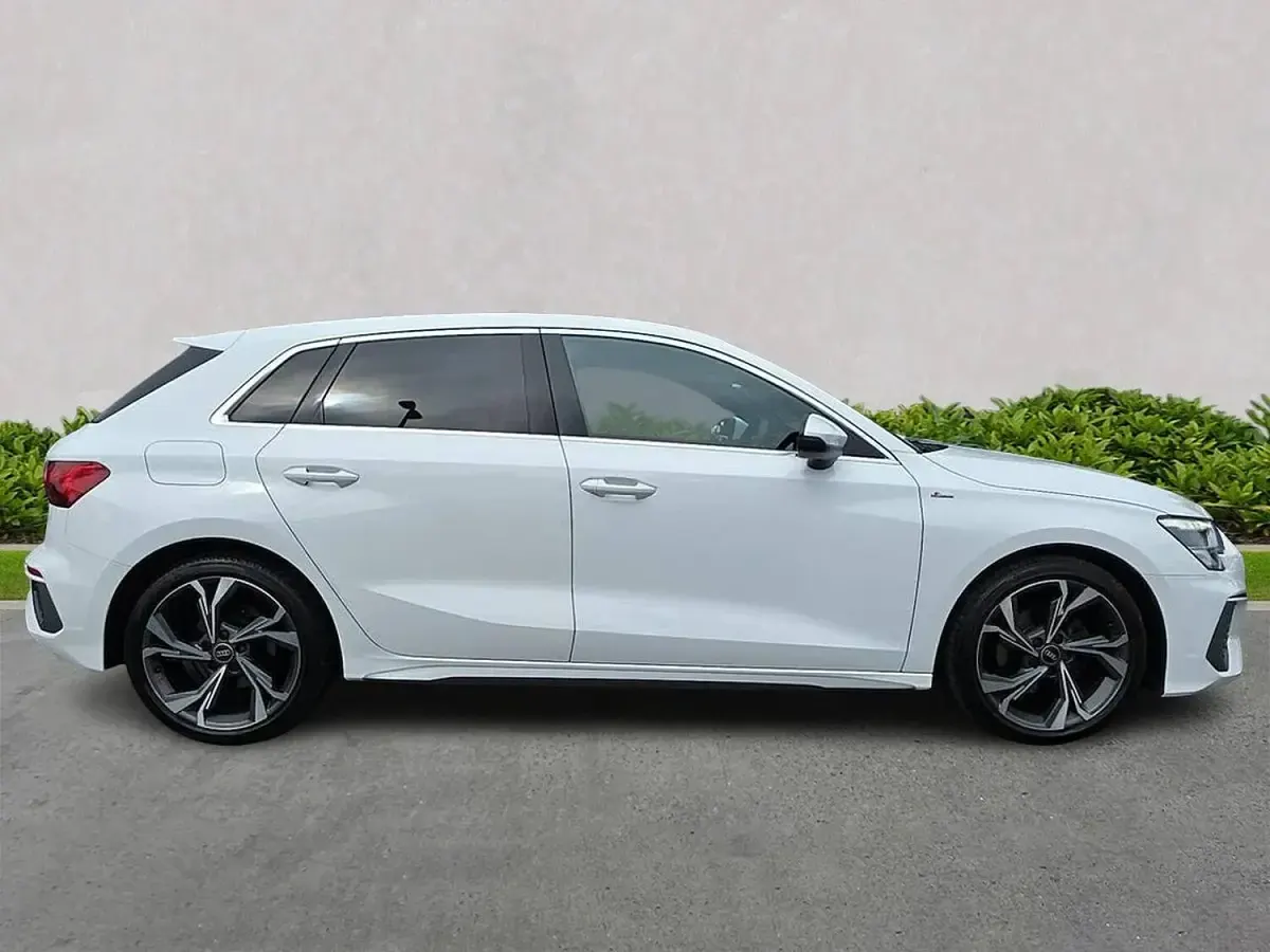 Used Audi A3 Sportback S-Line 110 HP (80 kW) 2022 White Hatchback