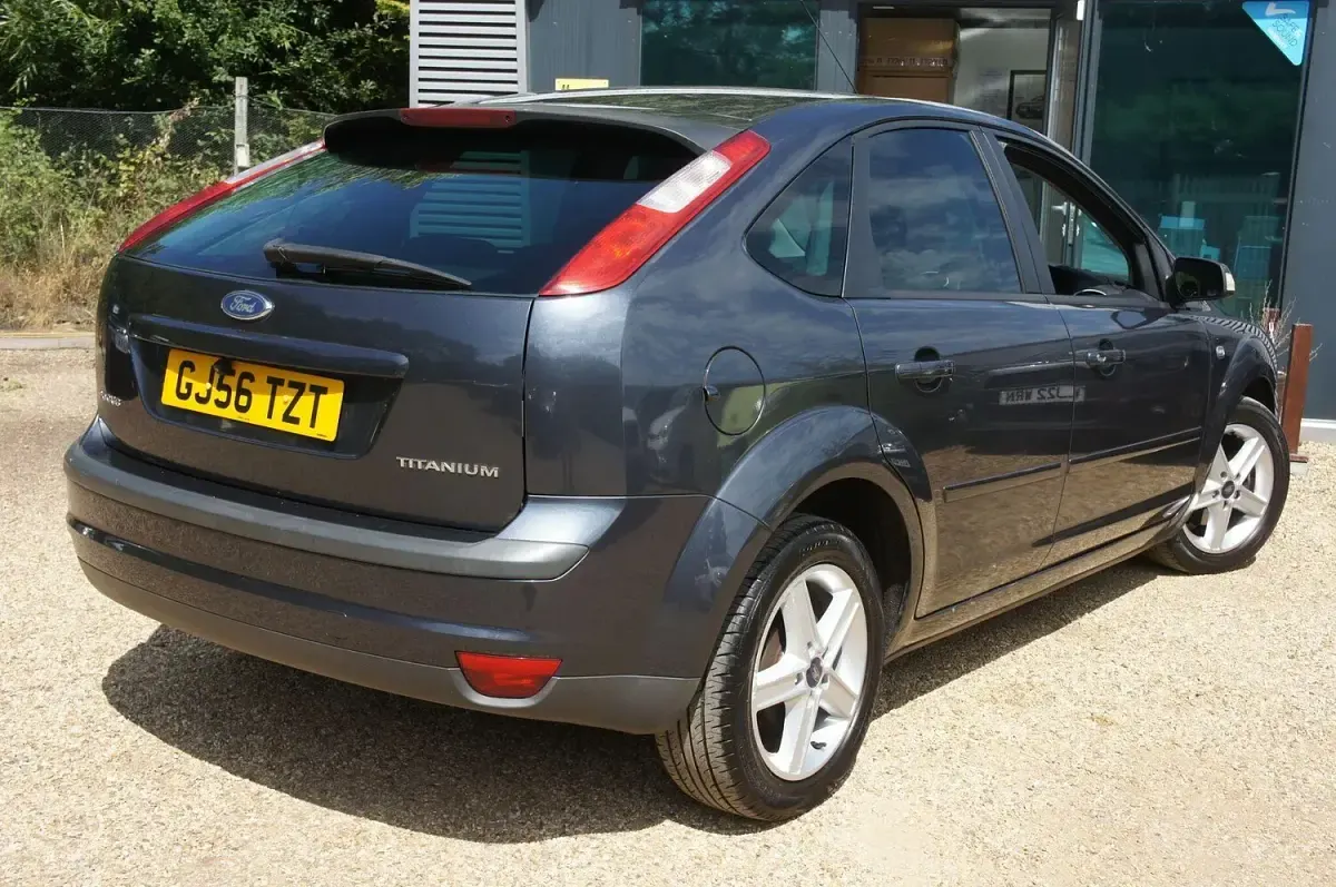 Used Ford Focus Titanium 115 HP (84 kW) 2007 Grey Hatchback