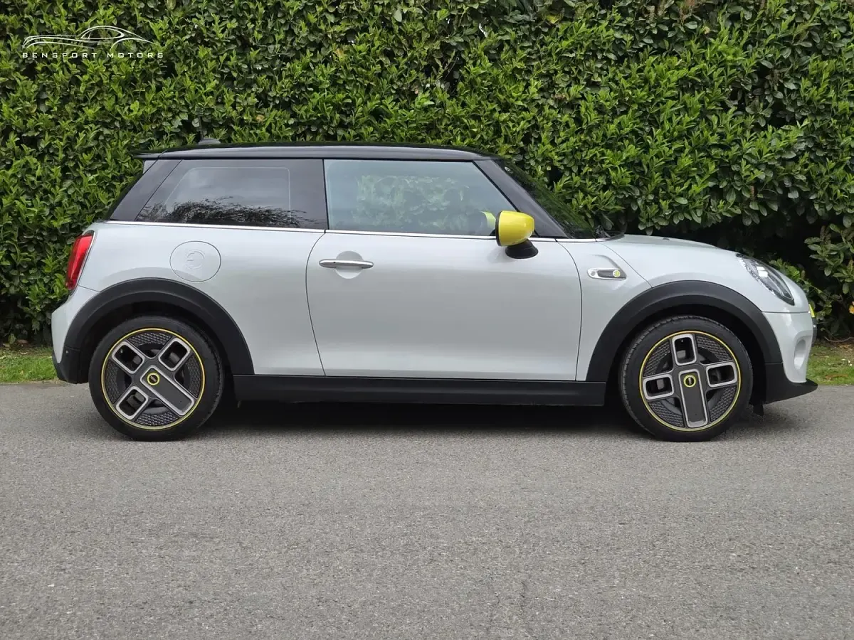 Usado Mini Cooper SE Hatch 135 kW (184 HP) 2020 Prateado Citadino